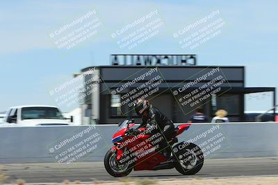 media/May-06-2024-Moto Forza (Mon) [[b33359f27d]]/2-Intermediate/Session 4 Front Straight Speed Pans/